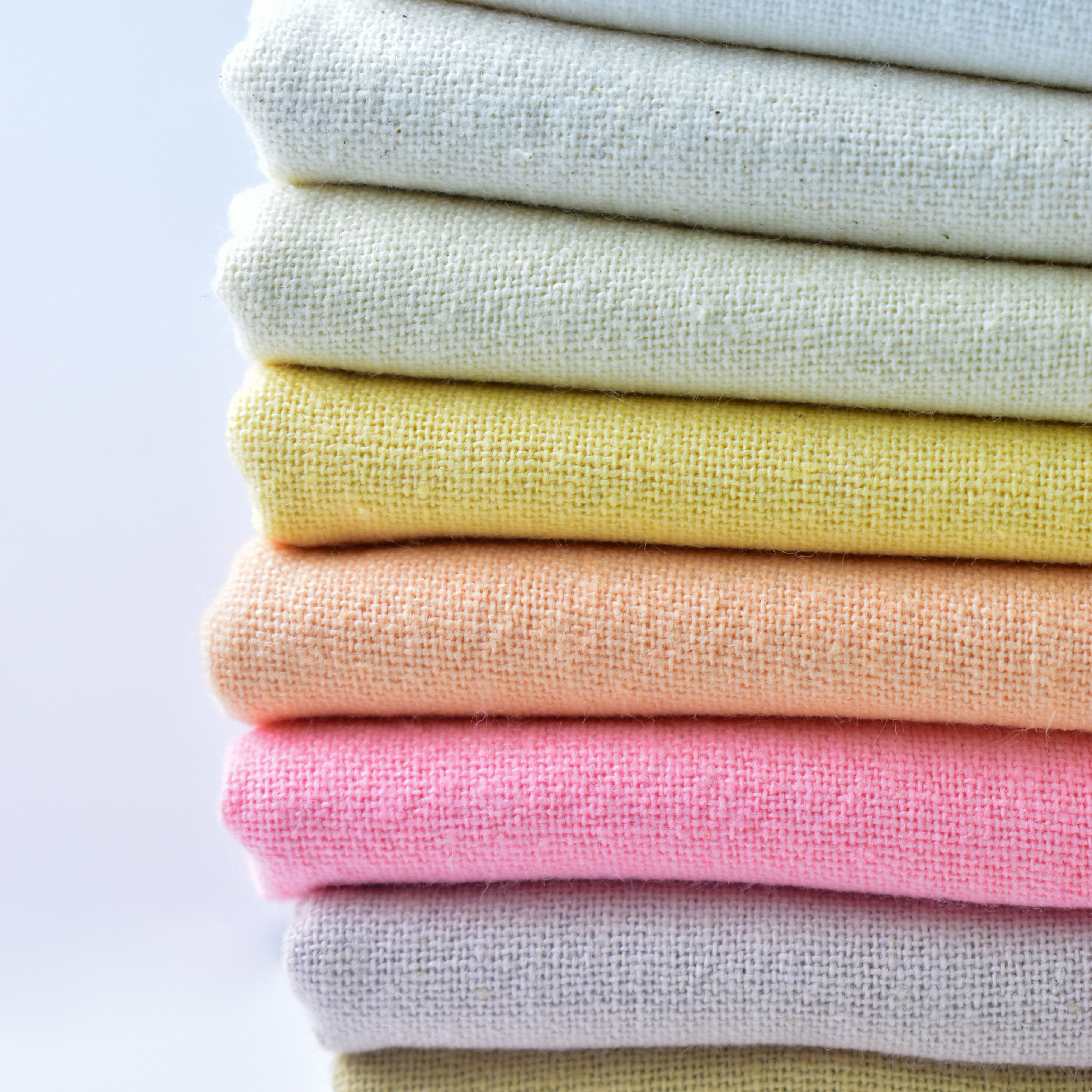 Pile de tissus colorés